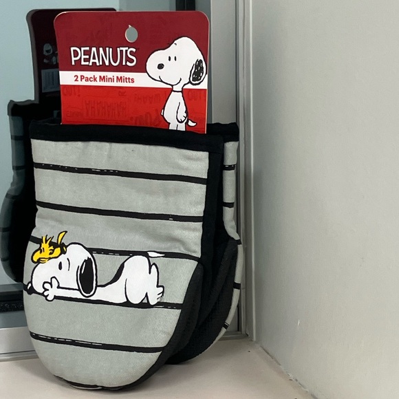 Peanuts 2 Pack Mini Mitts - Picture 2 of 8